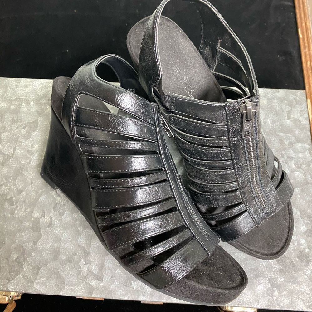 Aerosoles black zippered wedge